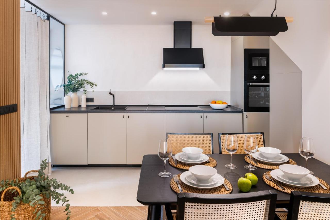Magno Apartments Robles With Jacuzzi And Private Parking Sevilha Exterior foto
